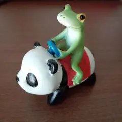 Copeau コポー　パンダの乗り物に乗るカエル