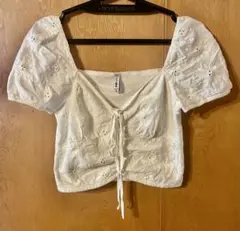 海外ブランド　ホワイト刺繍パフスリーブ　トップス