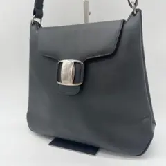 ✨美品✨フェラガモ salvatore ferragamo 黒 ショルダーバッグ