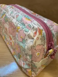 リバティラミネート生地使用の台形ポーチハンドメイド★20cm丸ファスナー使用