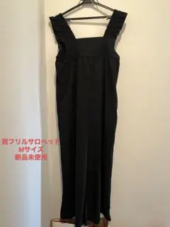 肩フリル付き黒オールインワン