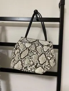 ヘビ柄　合皮　ハンドバッグ　クロコダイル　韓国　ミニバッグ