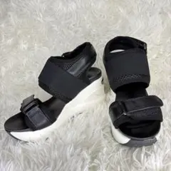 orMORE ブラック ウェッジソール コンフォートサンダル　ヒールアップ