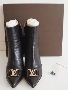 Item thumbnail for item 693559f3-bc77-4dce-a2bb-9ddd8e8071d7