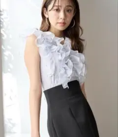 SNIDEL ノースリフリルブラウス