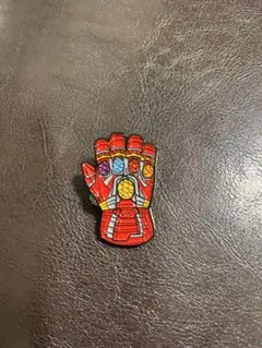 アイアンマンインフィニティガントレッドバッチ