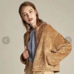 トゥモローランドのリバーシブルボアジャケット