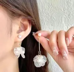 新品未使用 ゴールドアシンメトリー2wayフラワーピアス 花びら 可愛い