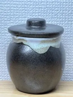 陶器の壺