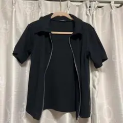 ブラック 半袖 ジップアップ トップス