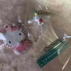 サンリオ　キティ　シナモンロール　キーホルダー