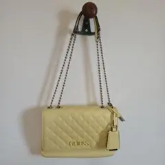 GUESS　イエローショルダーバッグ