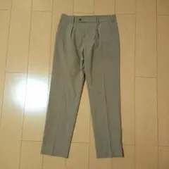ユニクロ 感動タックパンツ アダムスコット ベージュ