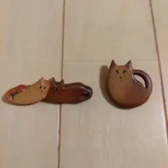 ねこ　ブローチ　2点セット　木製