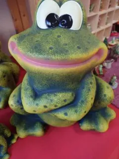 蛙の置物です