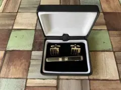 ゴールド ネクタイピンとカフスセット