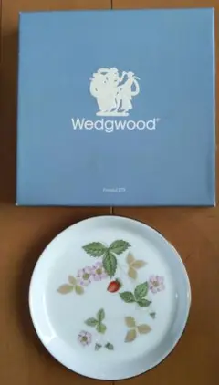 英国の友人からの贈物Wedgwood製の野苺図柄の白い陶器小皿1枚
