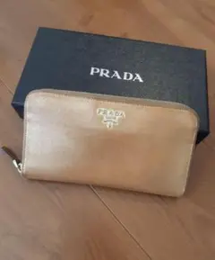 PRADA ゴールド長財布