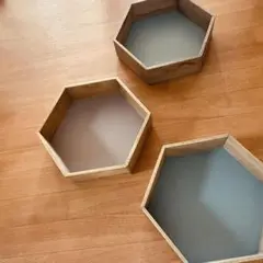 壁掛けの6角棚