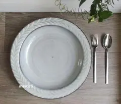新品　オートクチュールの仕立て屋　リーフ象嵌26.0cm大皿　淡灰　陶芸　作家