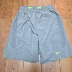 Nike メッシュパネル ハーフパンツ グレー