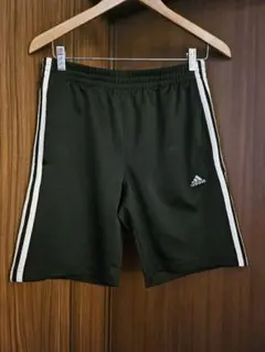 adidas アディダス　黒 ハーフパンツ M ジャージ