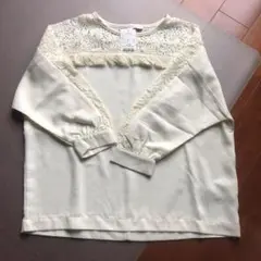 アース　フリンジレースドッキングプルオーバー