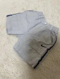 Nike ライトグレー ショートパンツ