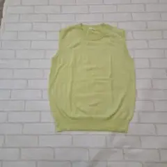ライトグリーン　ノースリーブニット　GU　M