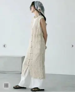 透かし編み前ボタンロングジレ