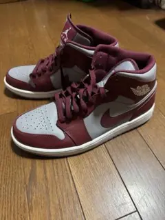 Nike Air Jordan 1 Mid バーガンディ/グレー