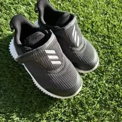adidas 子ども靴　シューズ