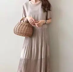 プリーツワンピース　ベージュM