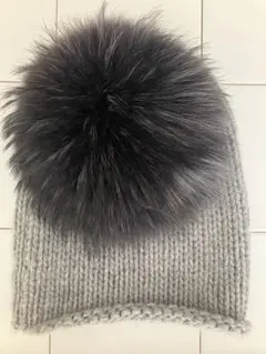 ミュウミュウ miumiu 大きなファー 付きニット帽 グレー