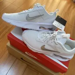 新品、未使用 NIKE エアマックス 24.5cm INTRLK スニーカー