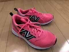 New Balance ピンク スニーカー