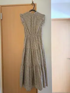 オリーブデオリーブ　フラワーノースリーブティアードワンピース