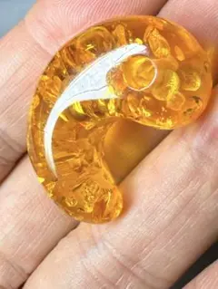 美品　黄系琥珀大勾玉