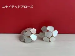 ユナイテッドアローズ　フラワーデザイン イヤリング 母貝 ゴールド