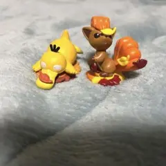 ポケモン(ロコン・コダック) 秋の落ち葉遊びシリーズ