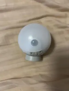ニトリ　乾電池式 てのりまんまるセンサーライト 授乳ライト　グレー