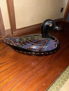 アヒル置物 色鮮やかな羽模様(小物が入る)