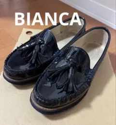 Bianca ネイビーエナメル タッセル付きローファー 37