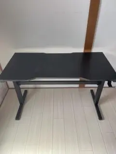 黒いゲーミングデスク