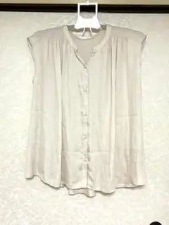 natural coutureベージュ ノースリーブシャツ