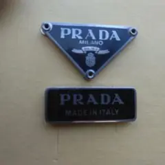 PRADA ロゴプレート ヘアピン　黒　チャーム　ロゴパーツ　プラダ　ロゴマーク