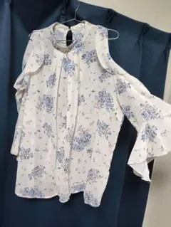 花柄オープンショルダーブラウス