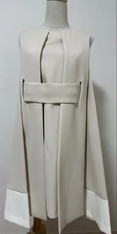 フレイアイディーベージュ膝丈ワンピース