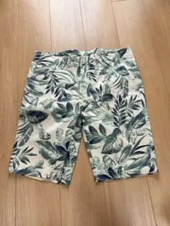 【PAZZO日本製・Mサイズ美品】葉柄プリント カジュアルショートパンツ