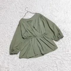 【GU】ジーユー カシュクールブラウス (M) ペプラム 七分袖 カーキ